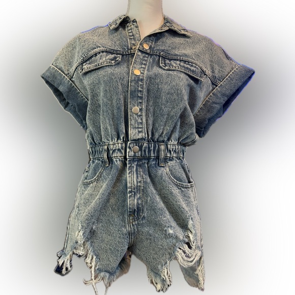 Boutique distressed denim romper! NWT! - Picture 2 of 8